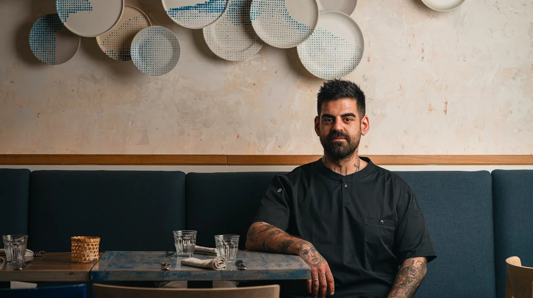 Ο Νικήτας Χατζηρούμπης είναι ένας σεφ που 'γεννήθηκε' στο καφενείο του χωριού