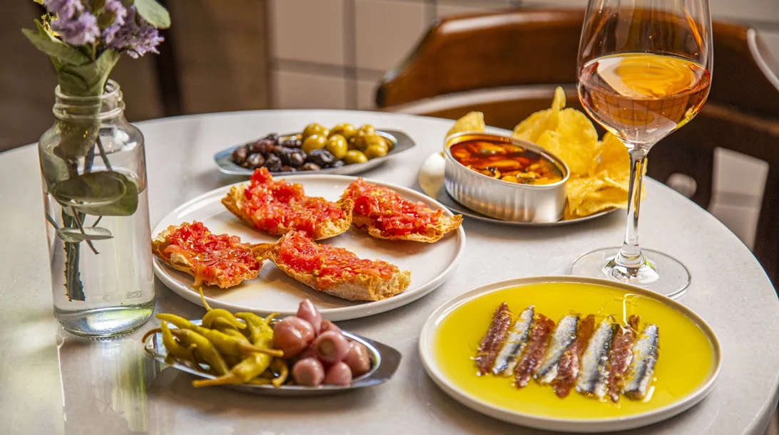 ¡Topa!: Στην Κυψέλη, για ένα κρητικό καφενείο από τη Χώρα των Βάσκων