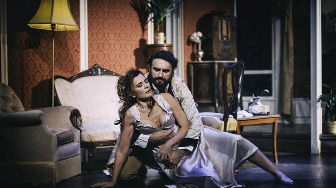 5 λόγοι για να δείτε τη "Φιλουμένα Μαρτουράνο"