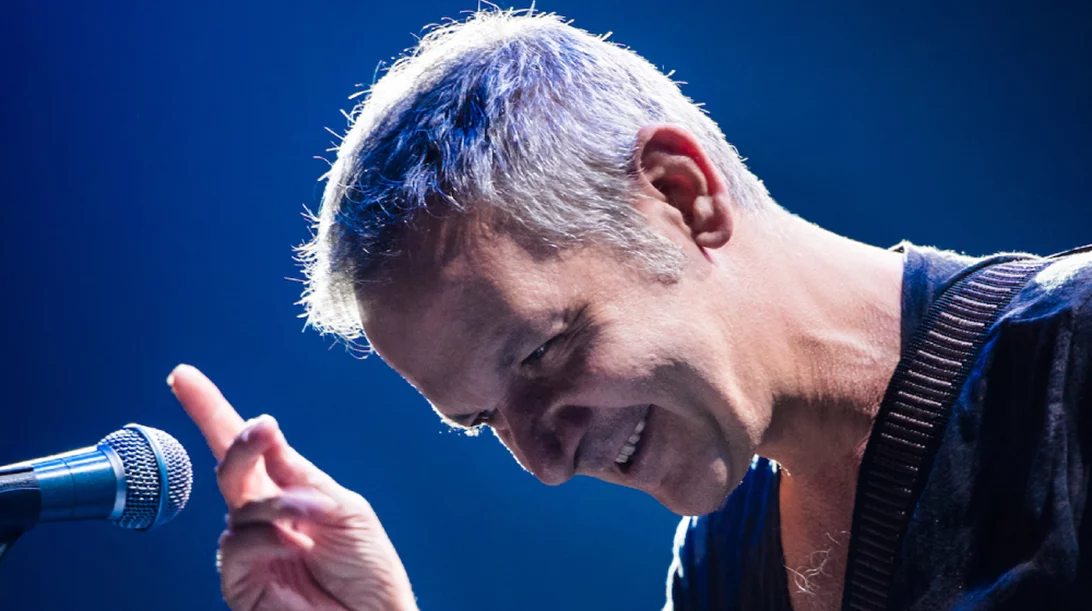 Ο Χρήστος Θηβαίος έρχεται "Έπειτα απ’ το μεγάλο μπουμ"