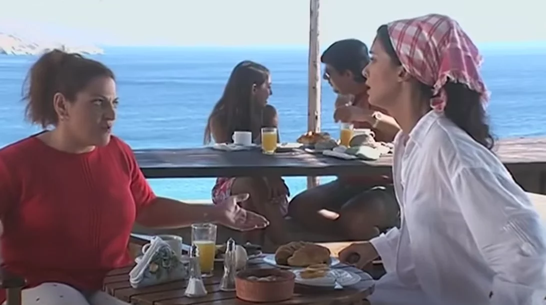 6 καλοκαιρινές αποδράσεις της ελληνικής ΤV που όλοι θυμόμαστε