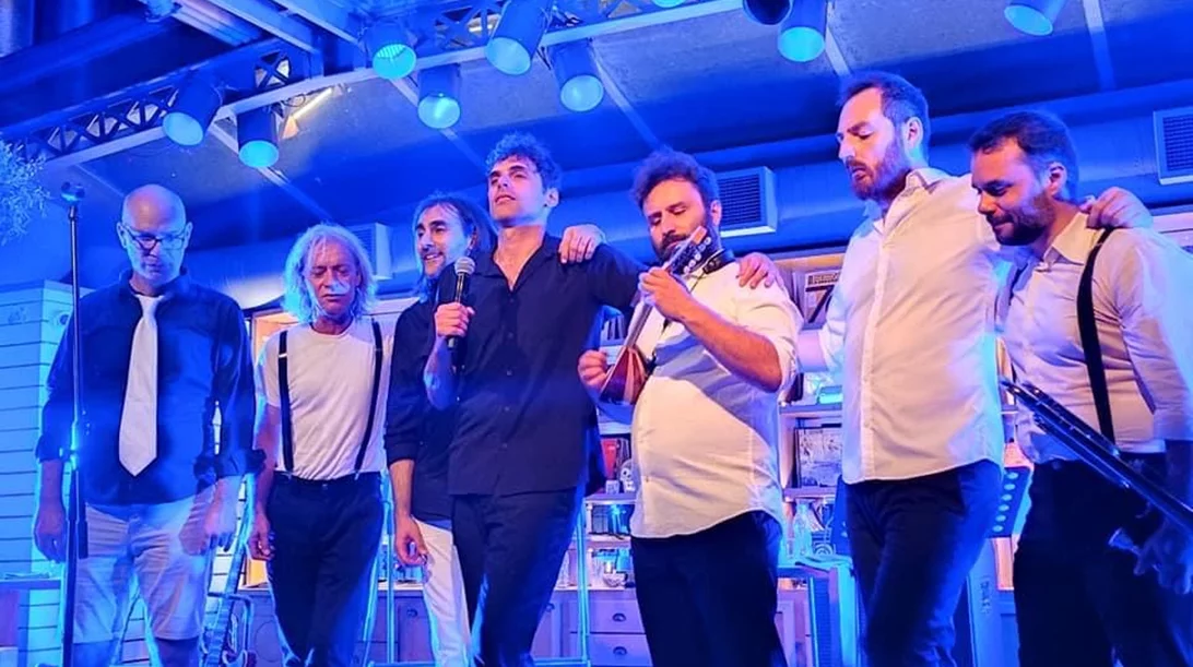 "Πανηγυρτζίδικοι balkan" ρυθμοί από τους Polkar στον "Σταυρό του Νότου"