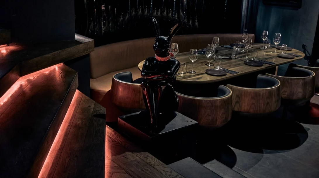 "Dry & Raw Kolonaki": Beats, ατμόσφαιρα και ελληνικό wagyu στο Κέντρο