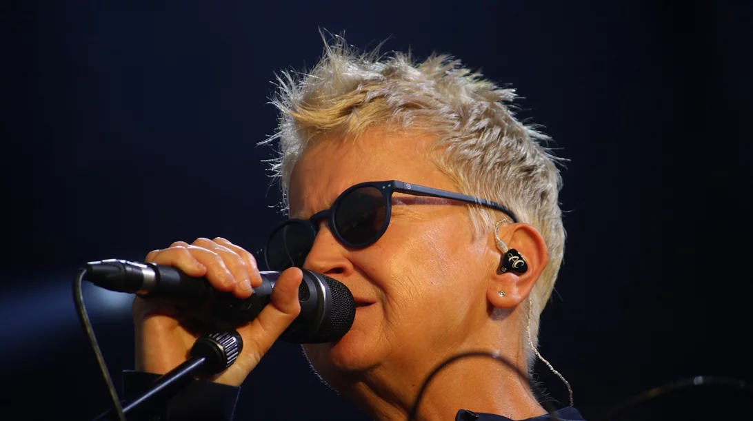 Anne Clark: "Την τελευταία φορά που ήρθα, θυμάμαι διαδηλώσεις και δακρυγόνα"