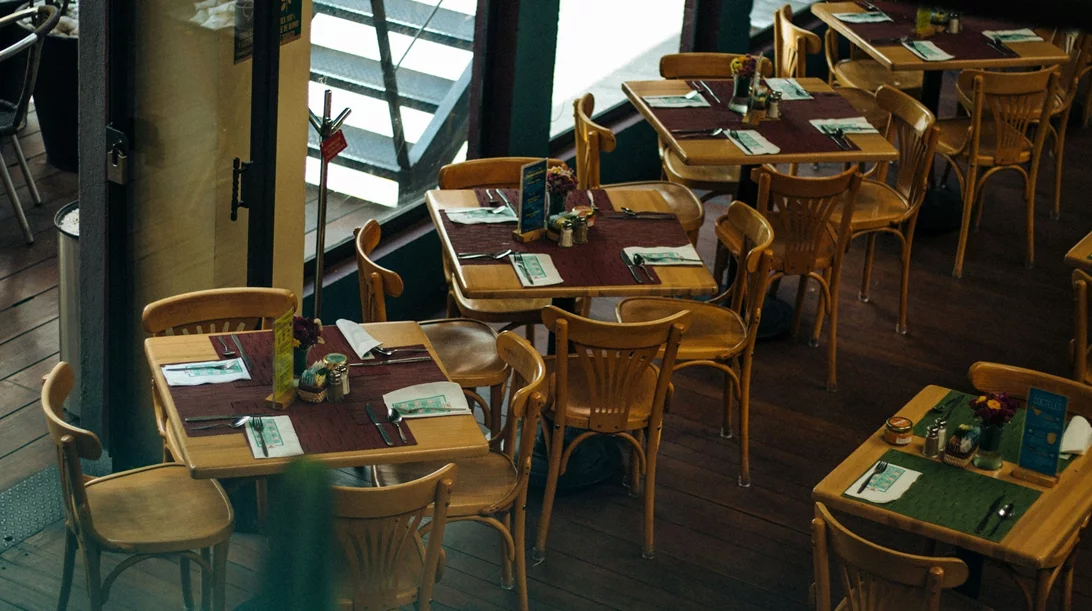 Πόσο προσιτό είναι τελικά το φαγητό στα εστιατόρια Αθήνας και Θεσσαλονίκης;