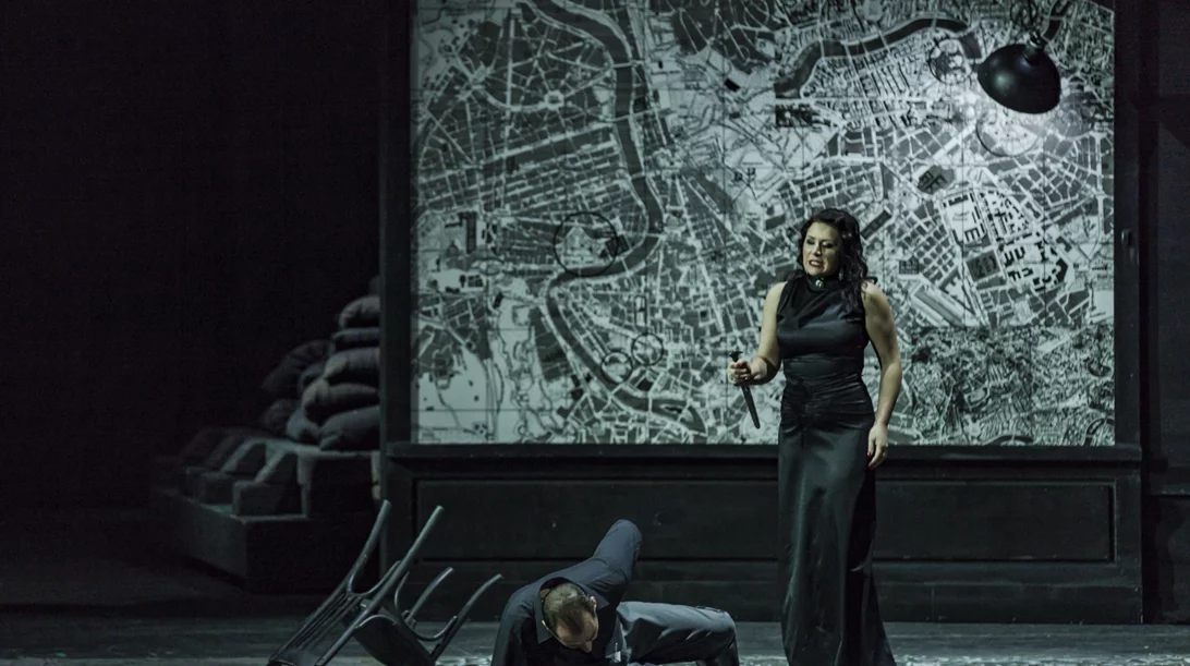 "Τόσκα": το ατμοσφαιρικό φιλμ νουάρ στη φασιστική Ρώμη αναβιώνει στη Λυρική