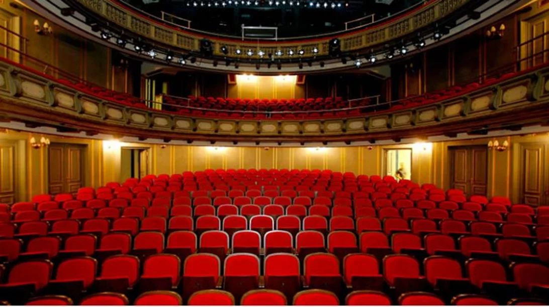 "Βρυκόλακες" στο Εθνικό Θέατρο: Αντικατάσταση ηθοποιού και νέα πρεμιέρα