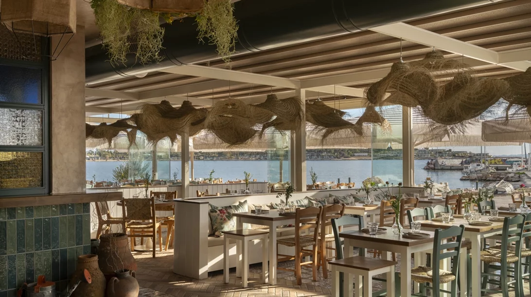 "Astakos": δοκιμάσαμε τους πειραγμένους θαλασσομεζέδες του Άγγελου Μπακόπουλου