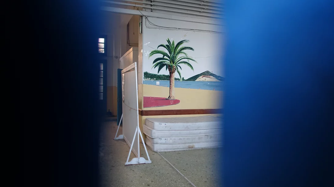 Η Πάκυ Βλασσοπούλου αναρωτιέται πως βιώνει ένα άτομο τον περιορισμό σε μια συνθήκη που δεν έχει επιλέξει