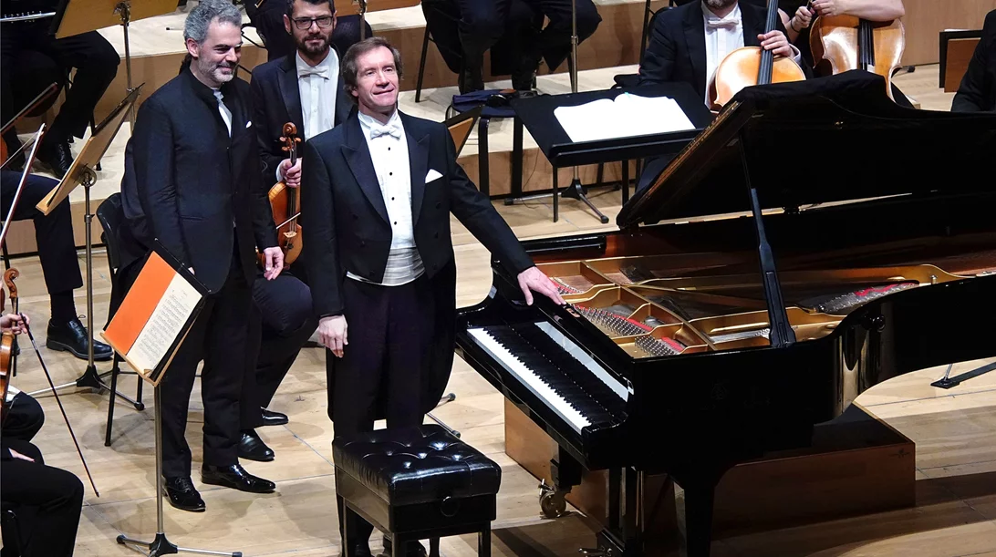 Σπουδαίες ερμηνείες πιανιστικών κοντσέρτων Ραχμάνινωφ από Λουγκάνσκυ & Μάνγκοβα σε συναυλίες της ΚΟΑ