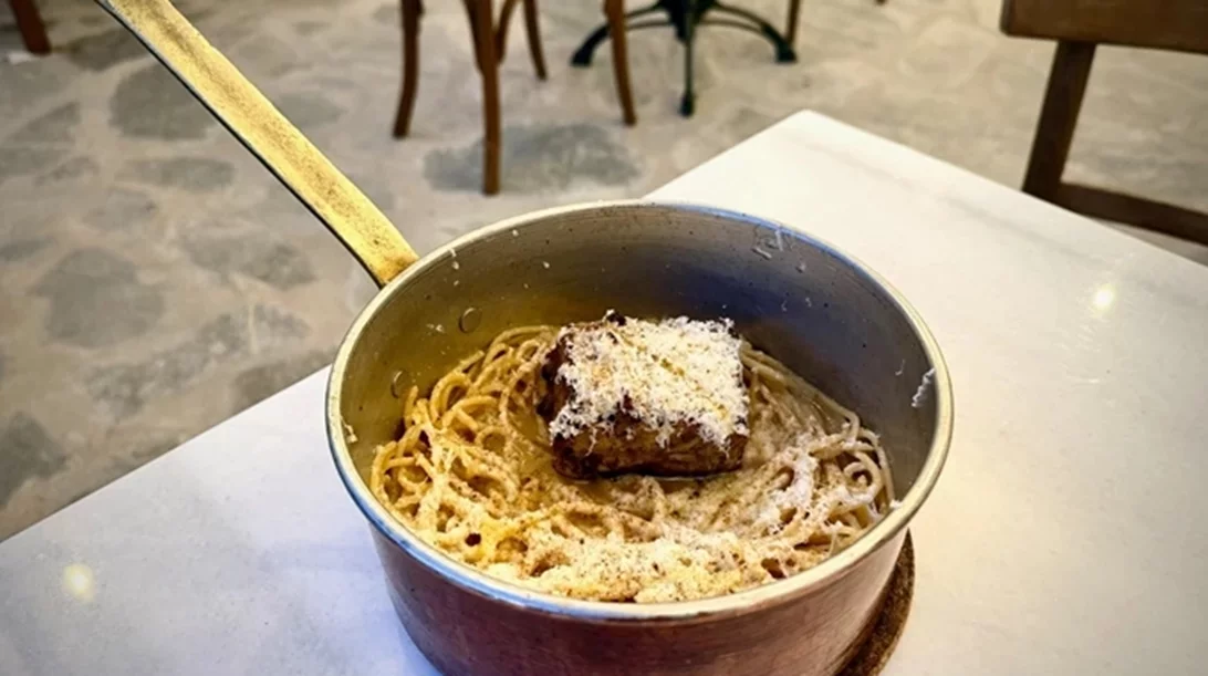 Ρέμα Φλόγα: ο Γιάννης Λουκάκης ανάβει φωτιές στην Πάρο!