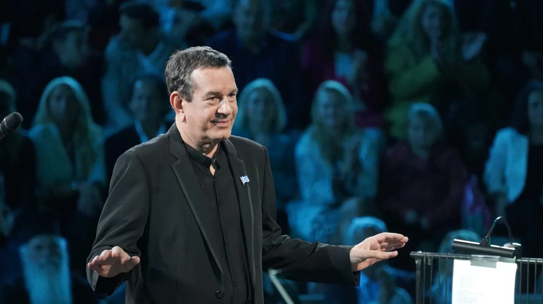 "Ελλάδα στους ώμους τη γη κουβαλάς": Ο Σταμάτης Σπανουδάκης επιστρέφει στο Ηρώδειο