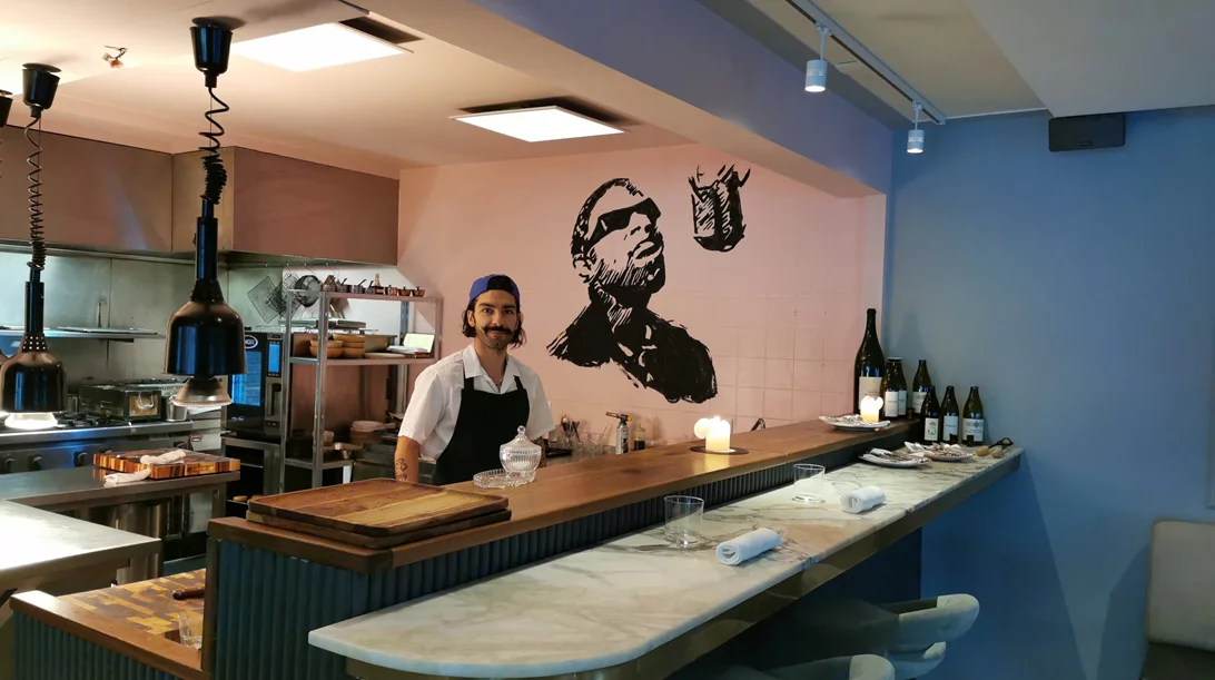 Ο Κατάρας στο "Cantina" στη Σίφνο