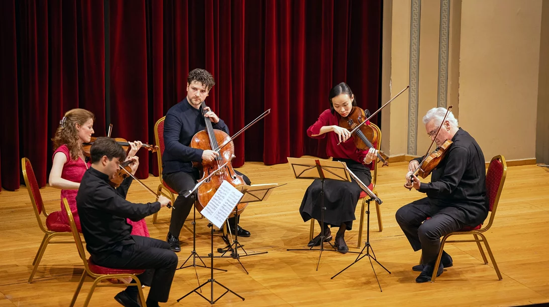 Η καρδιά της μουσικής δωματίου χτυπά δυνατά στον ιστορικό "Παρνασσό": σπουδαίο ξεκίνημα για το "Athens Ιnternational Music Festival" - αξιόλογη εμφάνιση ανερχόμενων Ελλήνων σολίστ