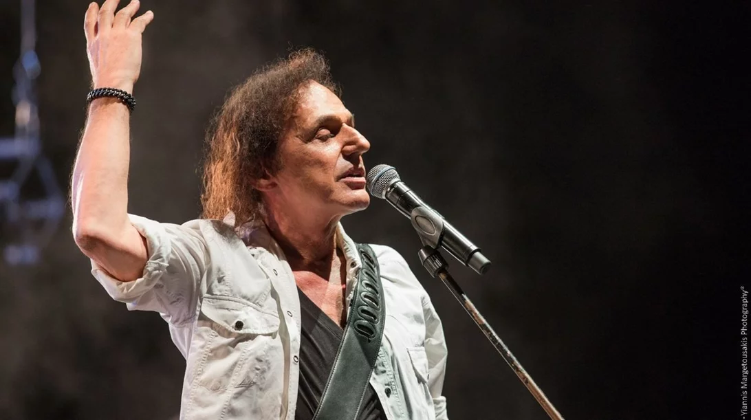 Ο Βασίλης Παπακωνσταντίνου έρχεται στην Πλατεία Νερού με εκλεκτούς καλεσμένους