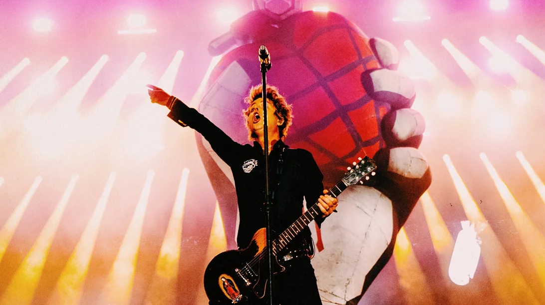 Πρώτη φορά των Green Day στην Αθήνα: Όταν η παρατεταμένη εφηβεία έγινε συναυλία