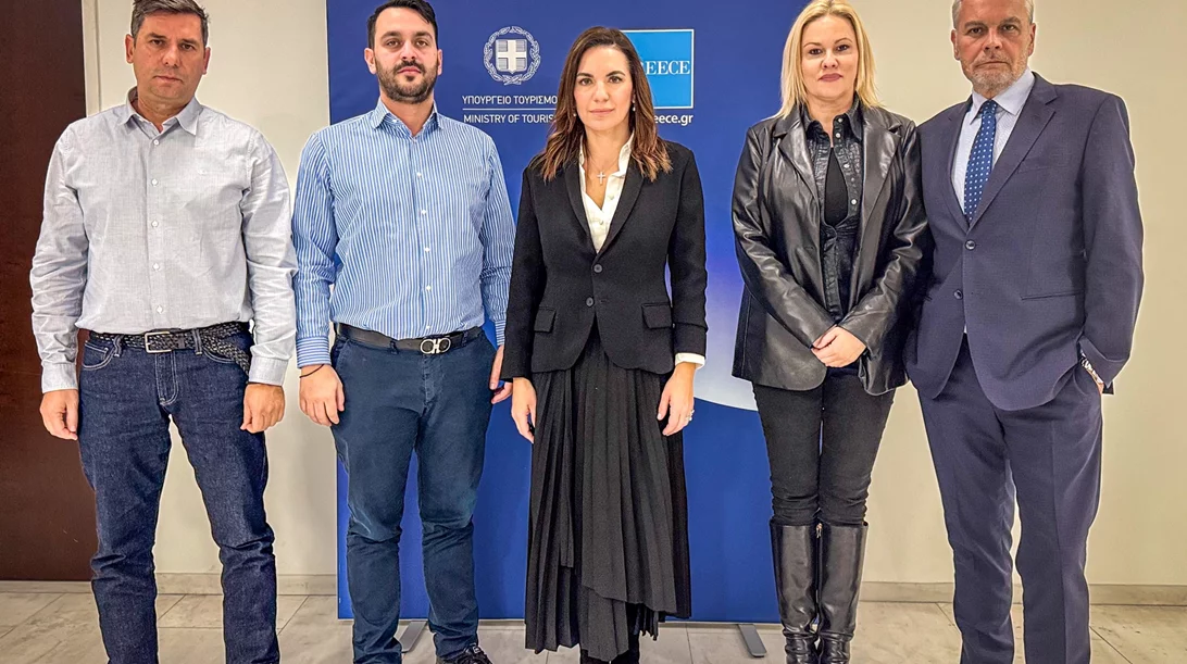 Υπουργείο Τουρισμού: Στρατηγικές για τη βιώσιμη ανάπτυξη του τουρισμού στη Σαντορίνη