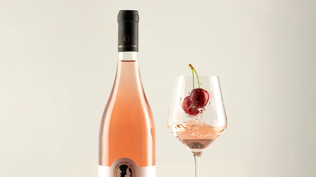 Το cool ροζέ κρασί του θέρους με τρεις ποικιλίες "μάγισσες"