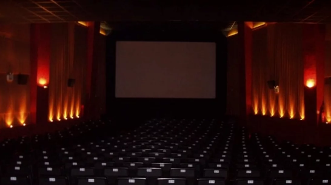 "Embassy Theater": Ο ιστορικός κινηματογράφος "Embassy" επαναλειτουργεί ως υπερσύγχρονο θέατρο