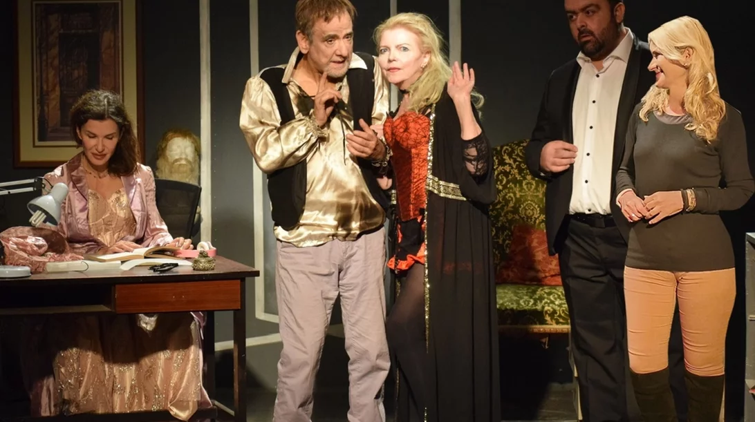 "Και πάμε πρίμα…": Μια επίκαιρη εξωφρενική κωμωδία στο θέατρο Αλεξάνδρεια