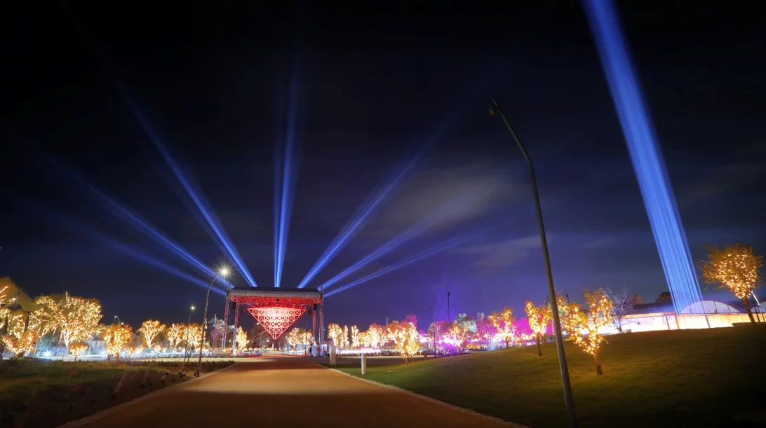 Πήγαμε στο λουσμένο από φως και χρώμα Experience Park του Ελληνικού: Είναι τελικά ένα πάρκο-εμπειρία;