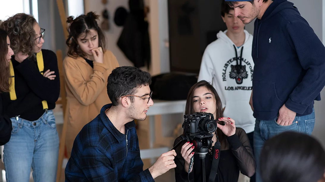 Τα δωρεάν εργαστήρια ντοκιμαντέρ για εφήβους του Exile Room συνεχίζονται και τον Μάιο