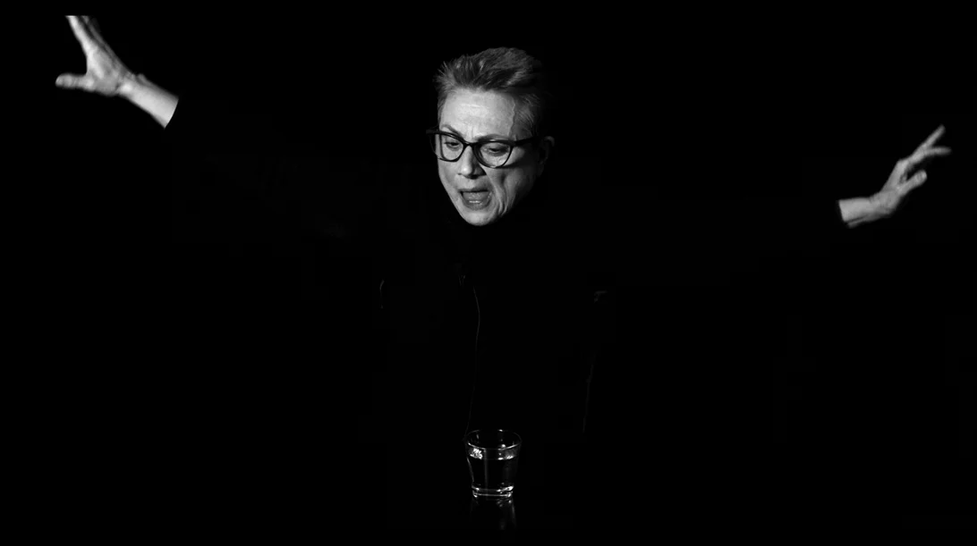 Η Ρέα Βαλντέν ζει "Έμμονες Ώρες στον Τόπο της Πραγματικότητας"