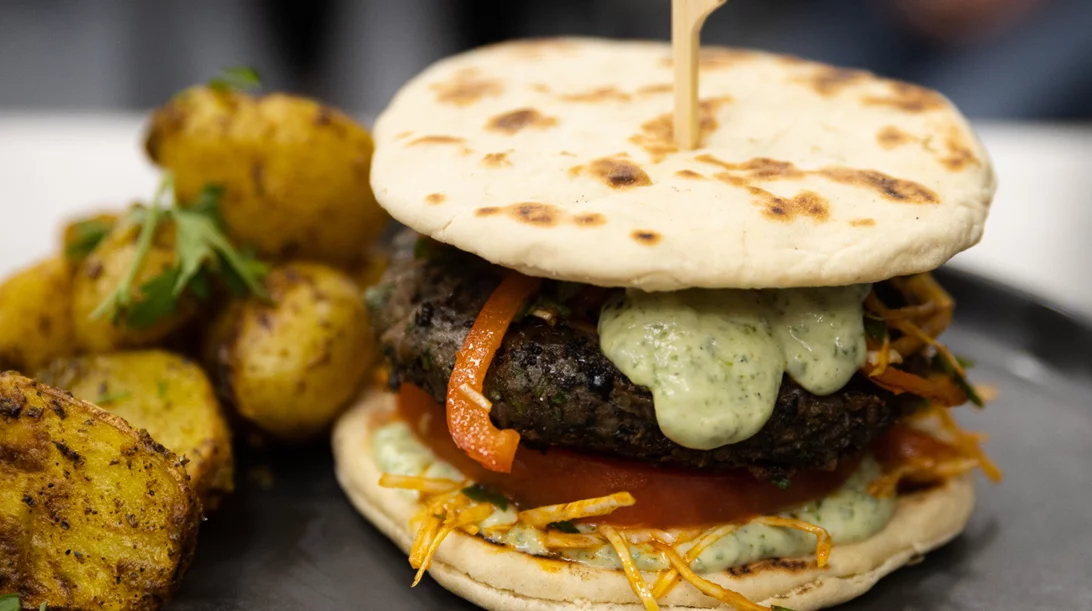 "Athens vegan burgers": Για burger ολοταχώς στο κέντρο της Αθήνας με vegan διαβατήριο