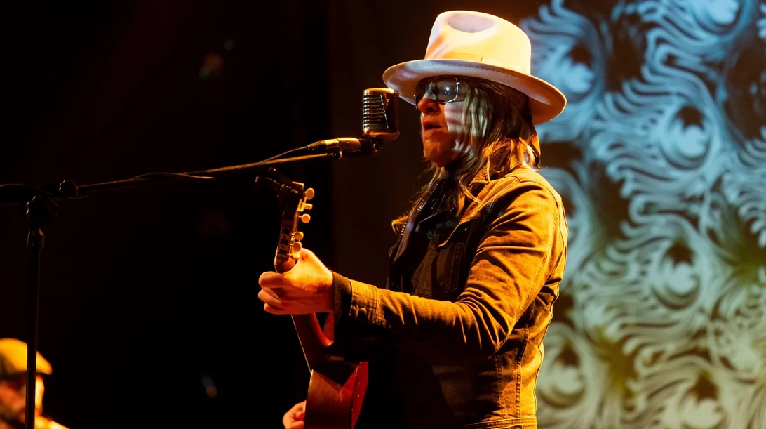 Ο David Eugene Edwards στο "Gagarin": Σκοτάδι, μυσταγωγία και υπαρξιακή περιπλάνηση