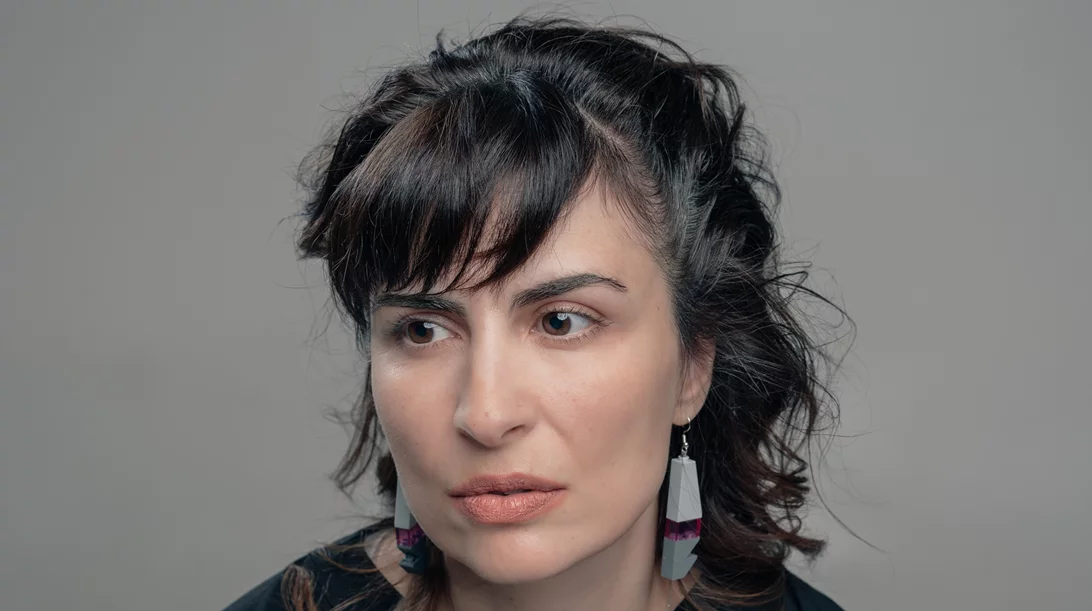 Μάρθα Μπουζιούρη: "Η Pietà είναι μια παράσταση που ψηλαφεί το προσωπικό και συλλογικό τραύμα της γυναικοκτονίας"