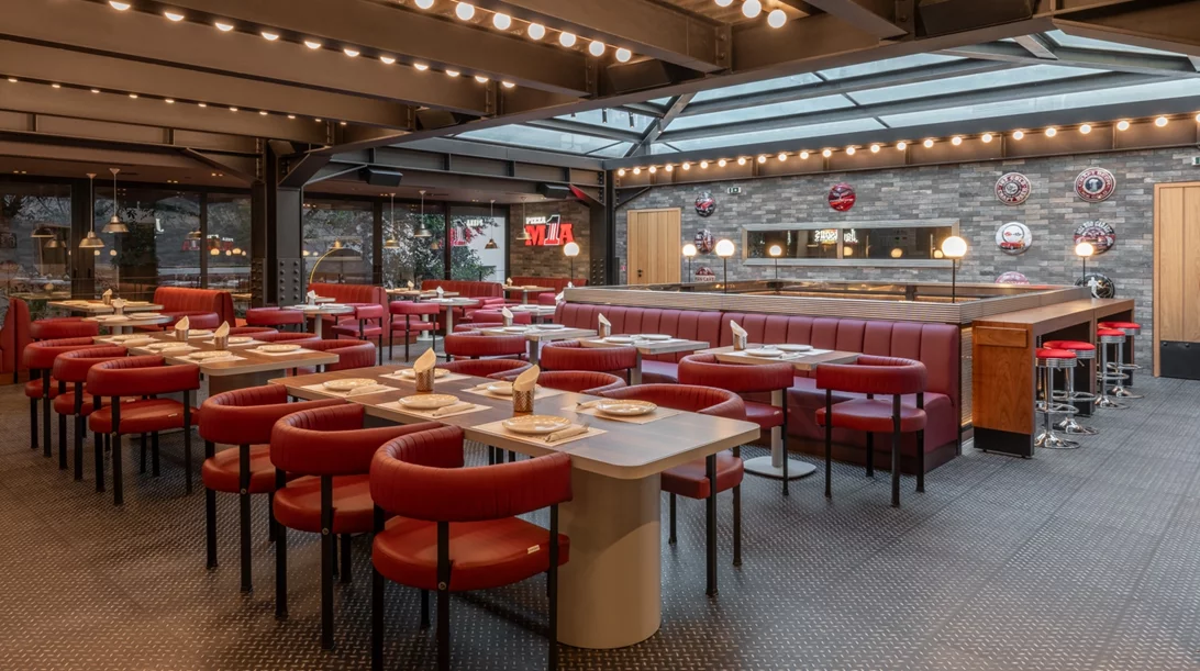 Το Jackson Hall επιστρέφει με υπογραφή ΒΕΝΕΤΗ