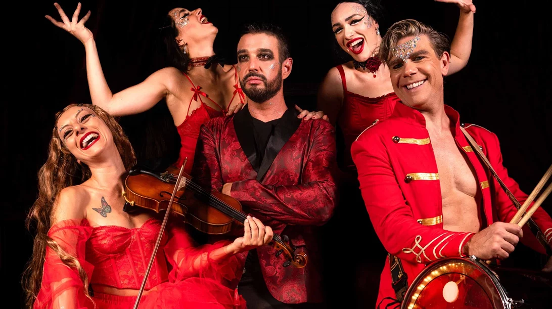 Η ομάδα Nefelopetra επιστρέφει με την παράσταση "Maskaráta"