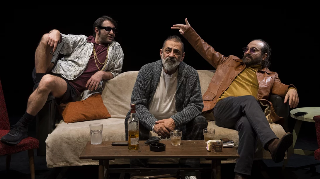 "Τάο": Παρατείνεται η μαύρη κωμωδία του Γιώργου Καφετζόπουλου