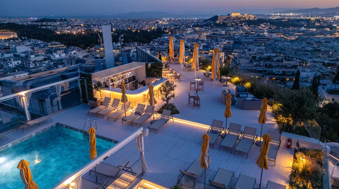 Υποδεχθείτε την τελευταία Πανσέληνο του καλοκαιριού στο Le Grand Balcon & La Suite Lounge