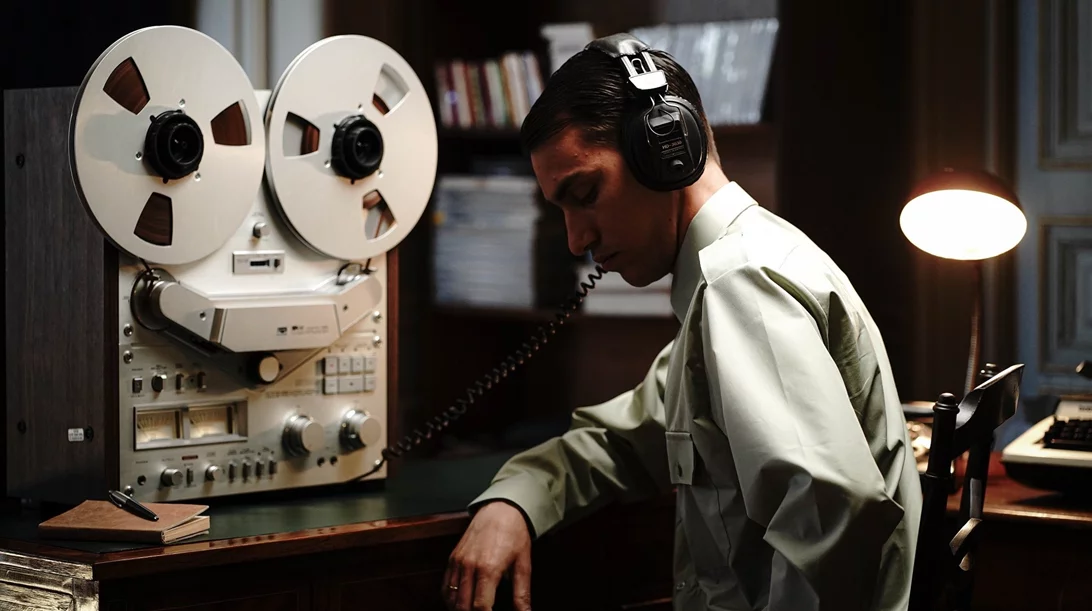 "Σκοτεινή Δεκαετία 1964-1974": Η νέα σειρά ντοκιμαντέρ του ΣΚΑΪ με τον Αλέξη Παπαχελά