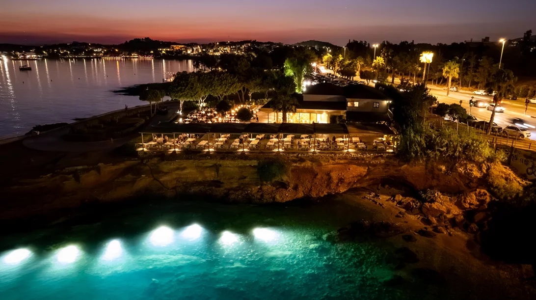 "Labros Restaurant": Φρέσκο ψάρι και θαλασσινά στην Αθηναϊκή Ριβιέρα