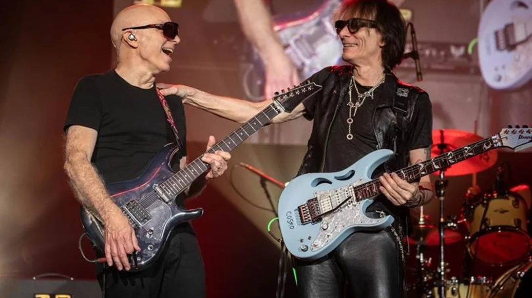 Οι θρυλικοί μουσικοί της ηλεκτρικής κιθάρας Joe Satriani και Steve Vai στον Λυκαβηττό