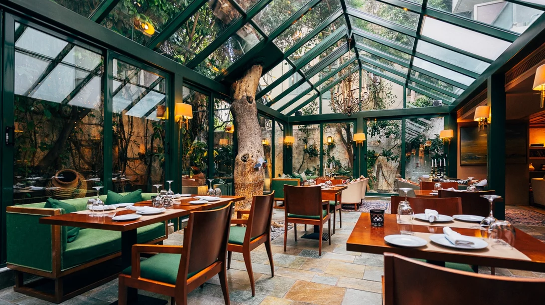 Atrium : 50 χρόνια λάμψη και φως