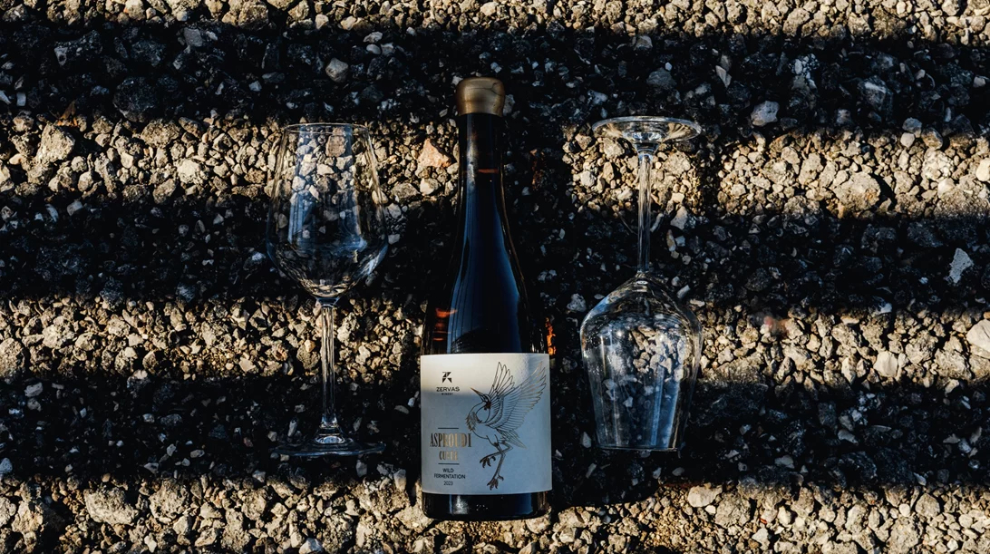 Εδώ είτε επιλέξεις λευκό είτε orange κρασί "θα έχεις να κάνεις" με το "Ασπρούδι"