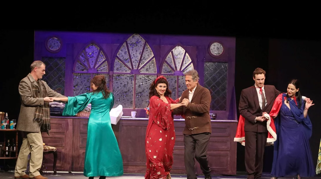 "Κάθε πέρσι και του χρόνου": Κωμωδία που φλερτάρει με τις σκοτεινές μας σκέψεις