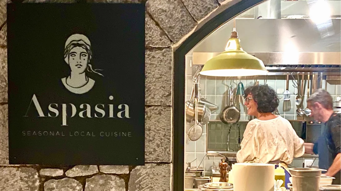 Στην "Aspasia" η Σταυριανή Ζερβακάκου μαγειρεύει τη γη και τη θάλασσα της Μάνης