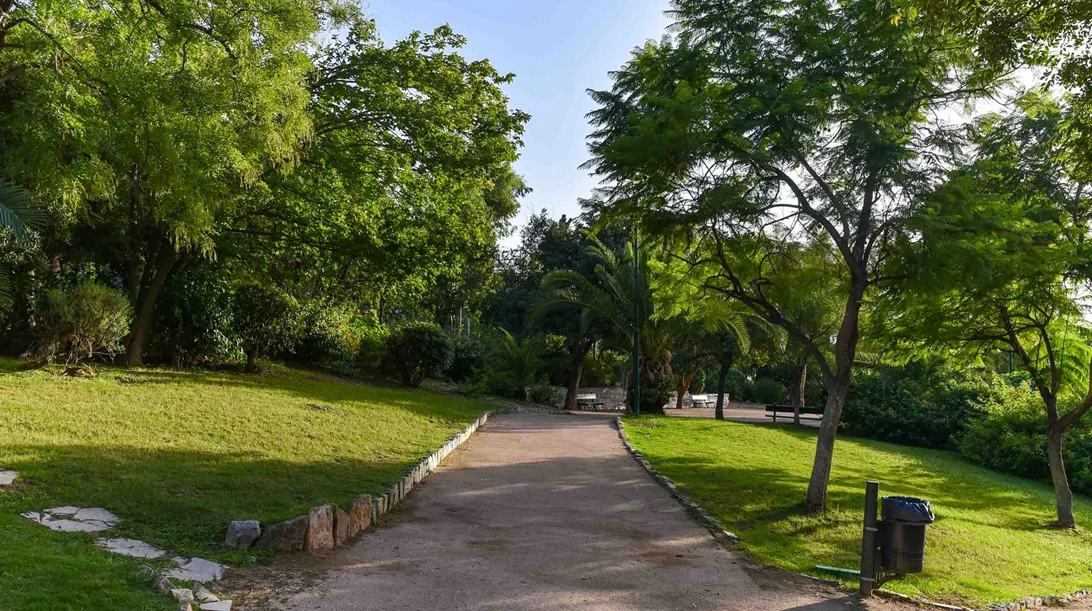 Διπλή αισθητική και λειτουργική παρέμβαση στη γειτονιά του Μετς