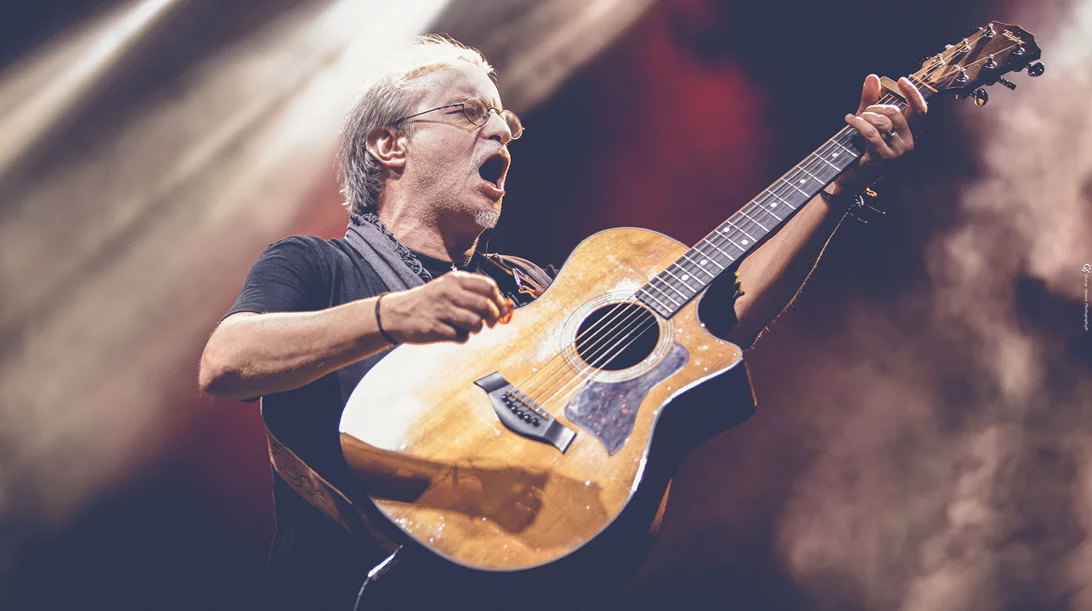 Ο Μίλτος Πασχαλίδης επιστρέφει στο Σταυρό του Νότου και γιορτάζει 30 χρόνια δισκογραφίας