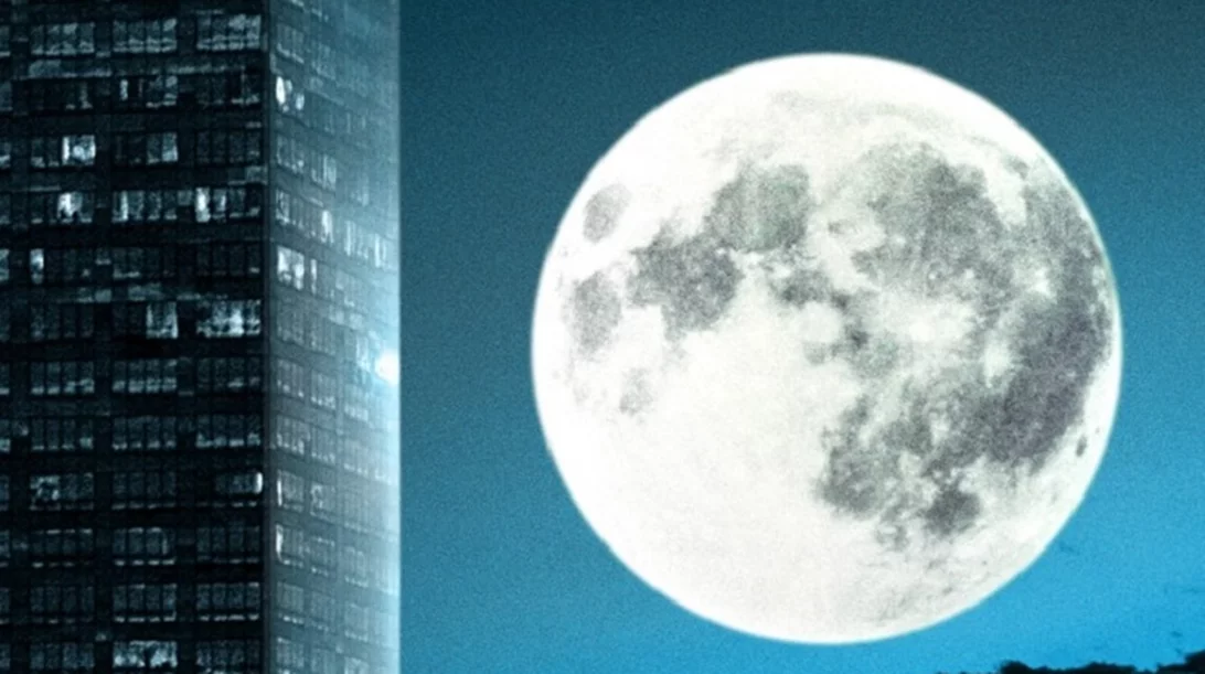 Koyanisqaatsi: Υπερθέαμα μουσικής και κινηματογράφου, με φόντο την Ακρόπολη