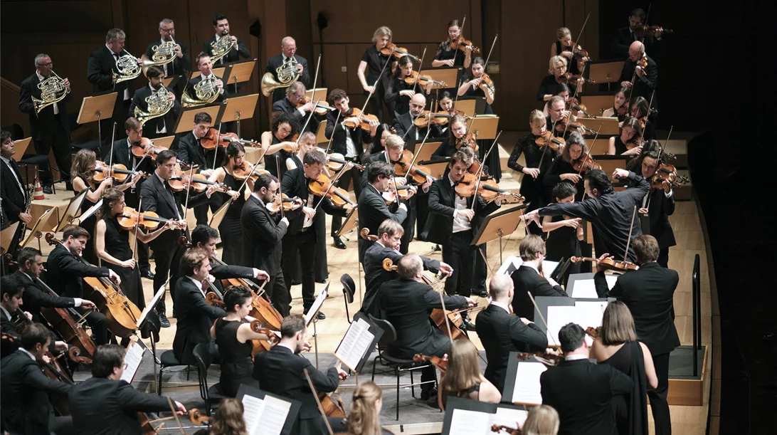 Συναυλίες "Ουτοπίας" υπό Κουρεντζή & Βασιλικής Φιλαρμονικής Λονδίνου υπό Β. Πετρένκο στο Μέγαρο: έντονες συμφωνικές απολαύσεις, αντιθέσεις και κάποιες επιφυλάξεις