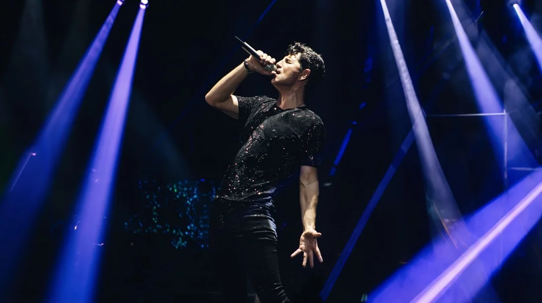 Ο Σάκης Ρουβάς μάς δίνει ραντεβού στο θέατρο Άλσος