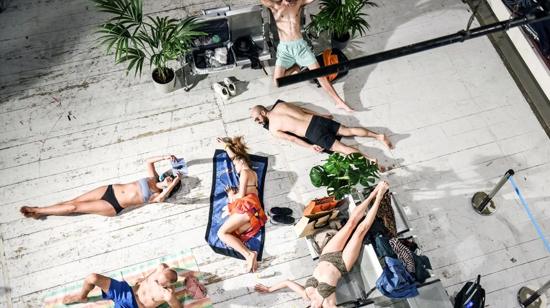 "The weather in Europe": Ο Γιώργος Βαλαής γράφει μια υπαρξιακή κωμωδία για το μέλλον