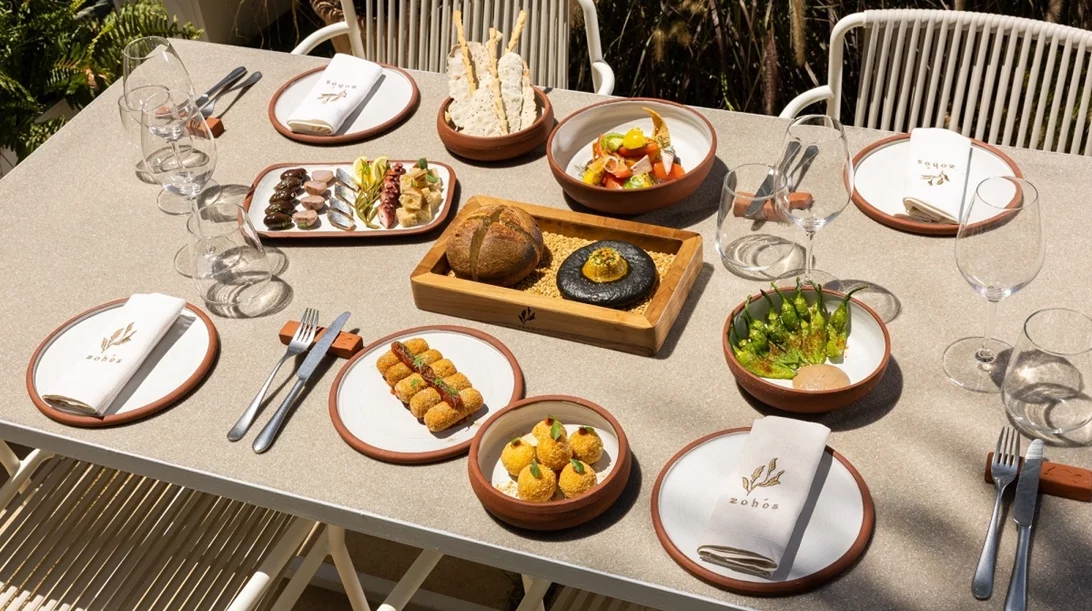 Ποιος μυστικός κήπος του Κέντρου σερβίρει μοντέρνους μεζέδες;