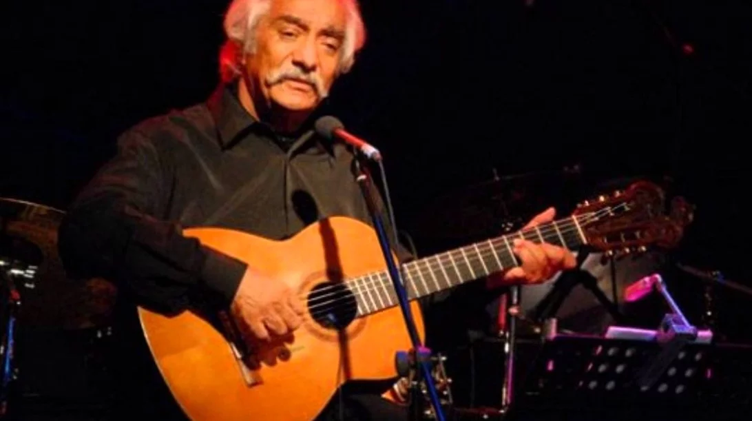 Ο Κώστας Χατζής έρχεται με την κιθάρα του στη μουσική σκηνή "Σφίγγα"