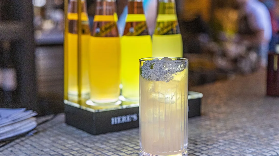 Το τελευταίο πάρτι των Schweppes Sunset Soirees απλά δεν γίνεται να το χάσεις